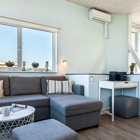 Two-bedroom Holiday In 51